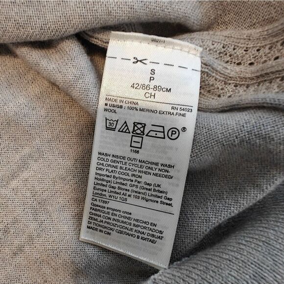 NWOT BANANA REPUBLIC EXTRA FINE MERINO WOOL LIGHT GRAY V NECK SWEATER SIZE S - Picture 6 of 6